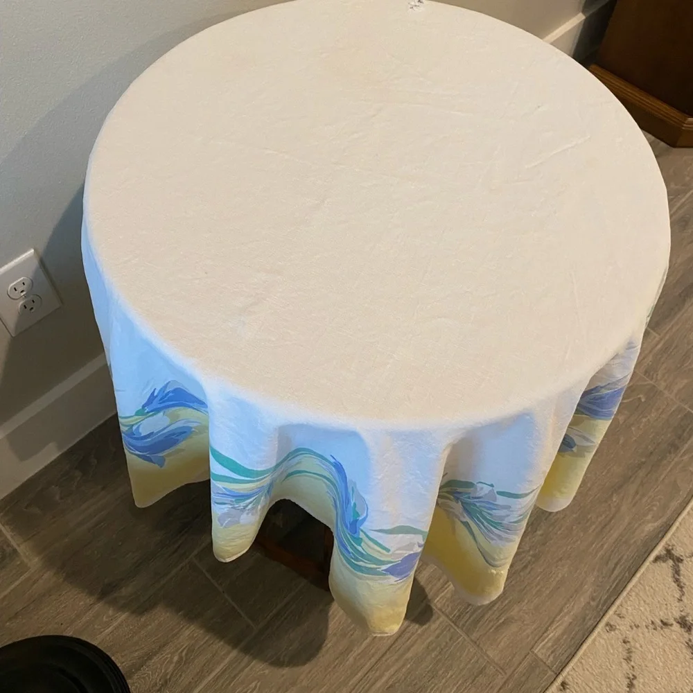 Vintage 4”/3.8” Table Cloth 🍃🌼🍃 Beautiful!